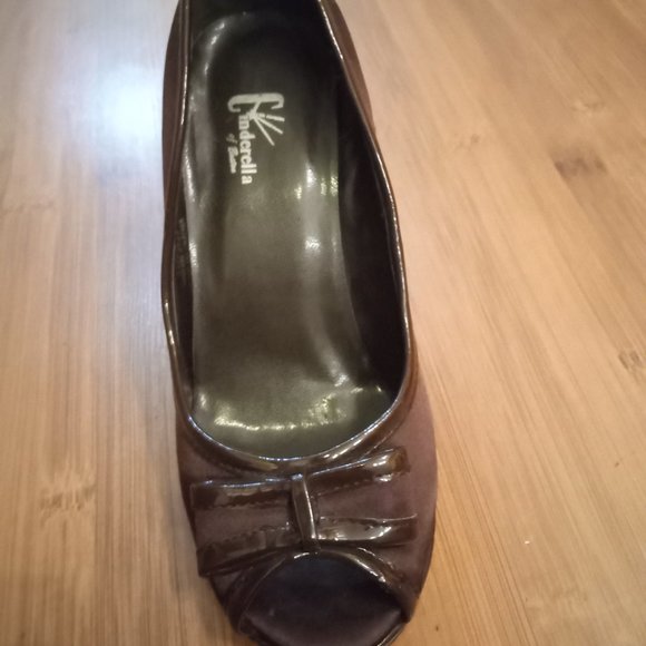 Cinderella of Boston Brown Silk peekaboo platform shoes - Picture 8 of 12